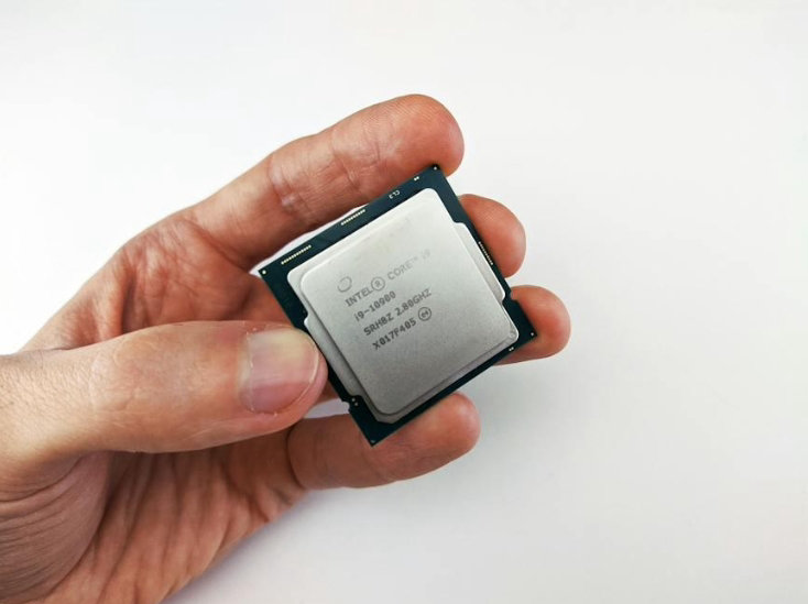 Intel CEO Kissinger: Server and personal computer products make concessions, custom chips will lead the trend after 2025